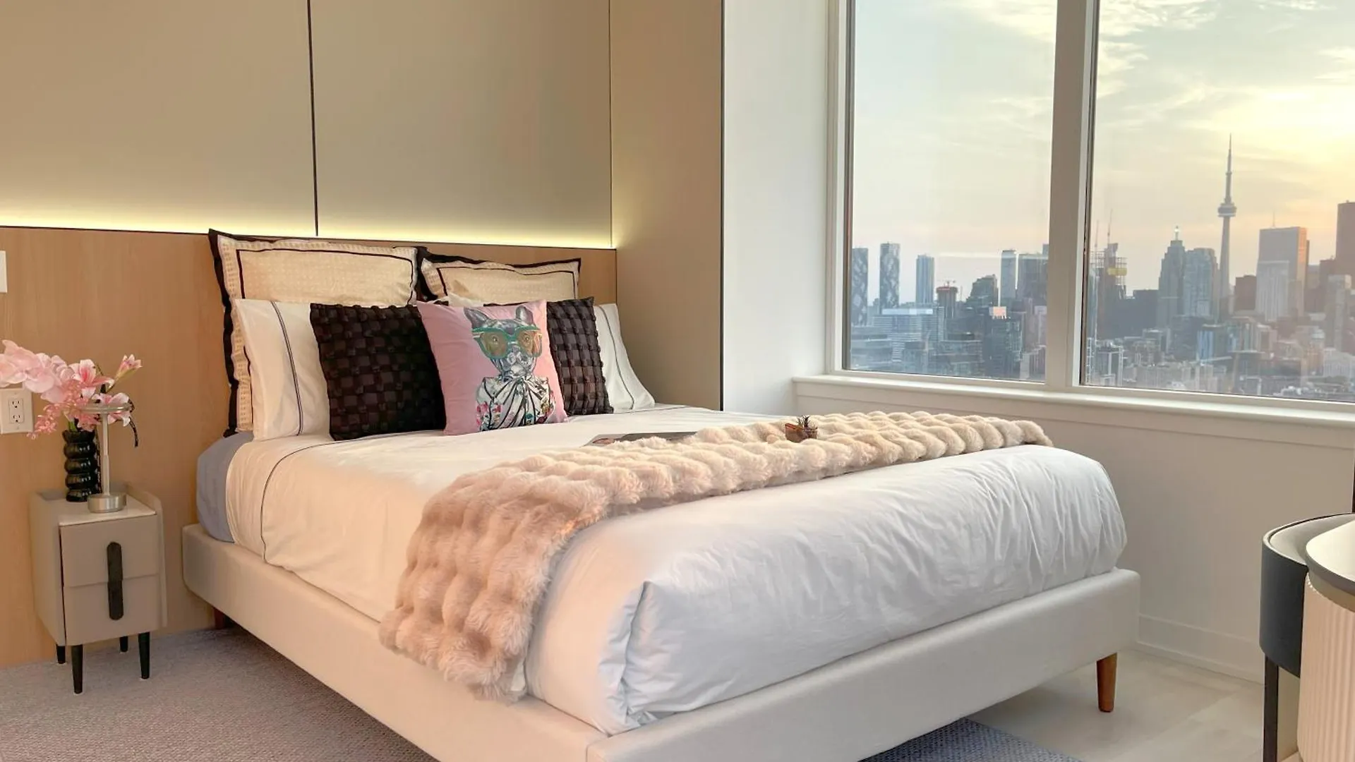 Hotel apartamentowy Deluxe Penthouse Two Bedrooms Suites Skyline Cn Tower Lakeview Dt Toronto Infivilla