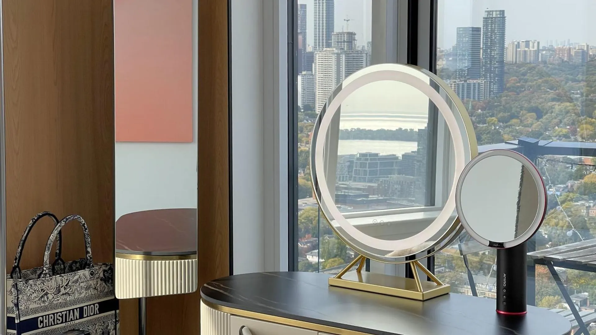 Hotel apartamentowy Deluxe Penthouse Two Bedrooms Suites Skyline Cn Tower Lakeview Dt Toronto Infivilla