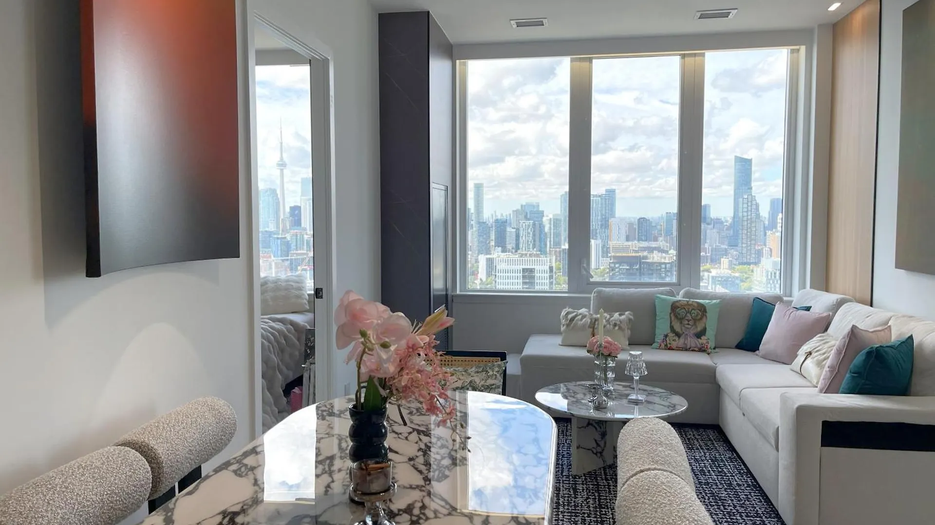 Deluxe Penthouse Two Bedrooms Suites Skyline Cn Tower Lakeview Dt Toronto Infivilla 0*,  Kanada