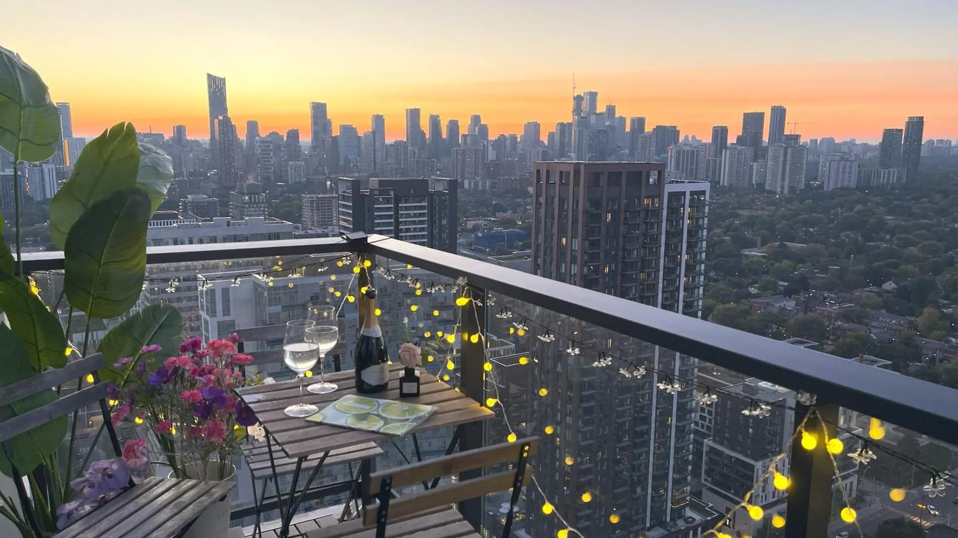 Deluxe Penthouse Two Bedrooms Suites Skyline Cn Tower Lakeview Dt Toronto Infivilla Aparthotel