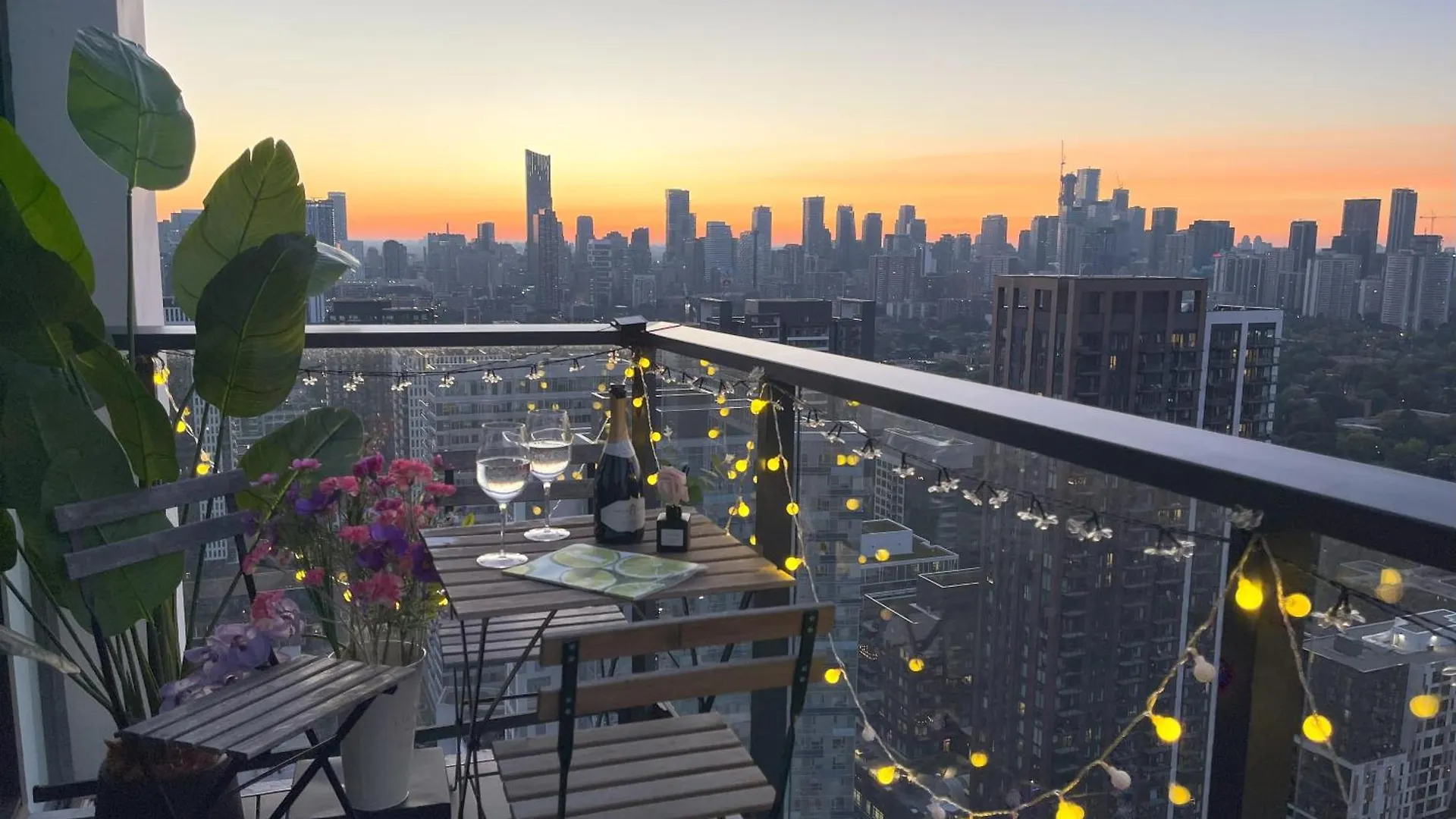 Aparthotel Deluxe Penthouse Two Bedrooms Suites Skyline Cn Tower Lakeview Dt Toronto Infivilla Canada