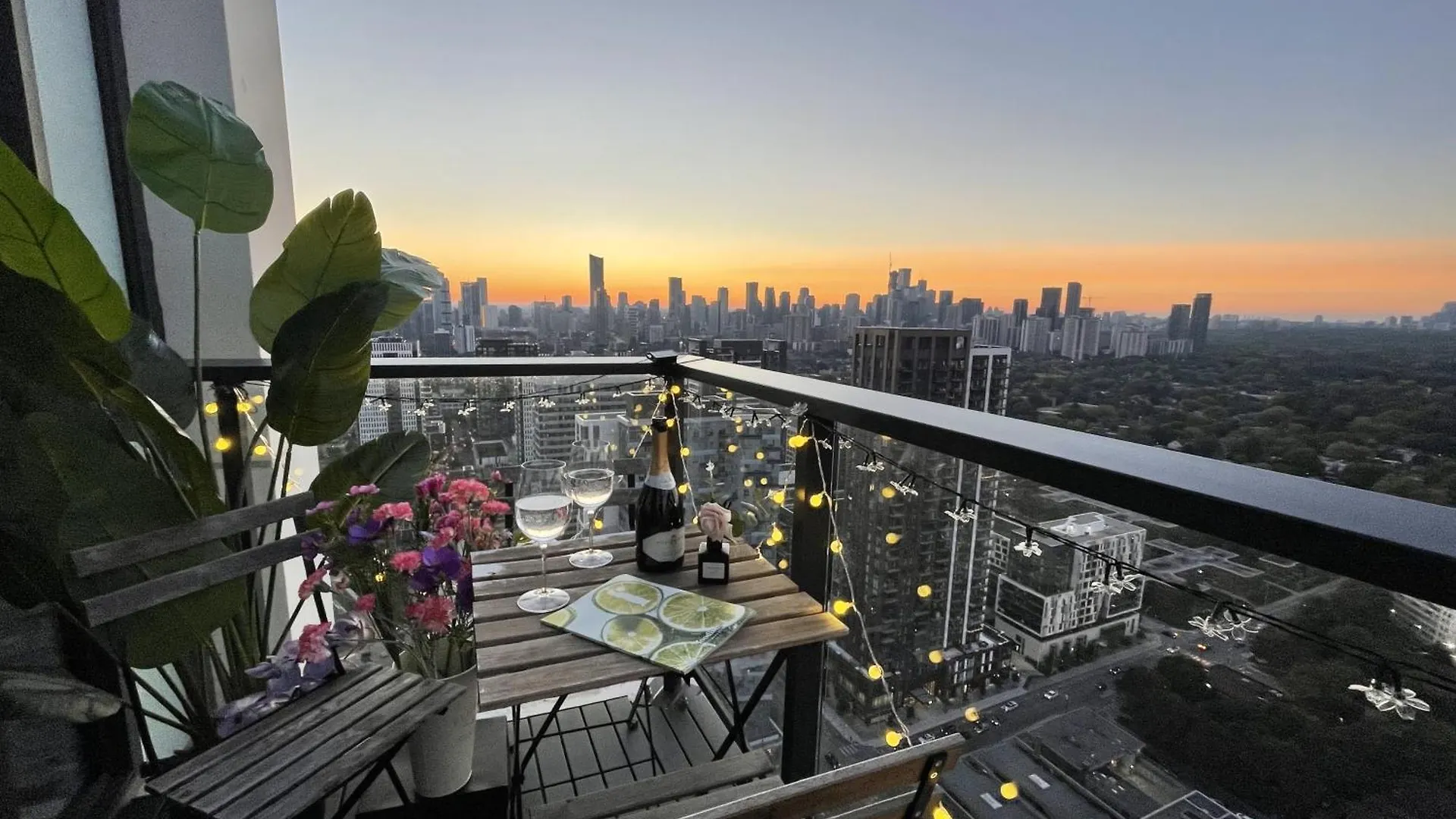 Aparthotel Deluxe Penthouse Two Bedrooms Suites Skyline Cn Tower Lakeview Dt Toronto Infivilla