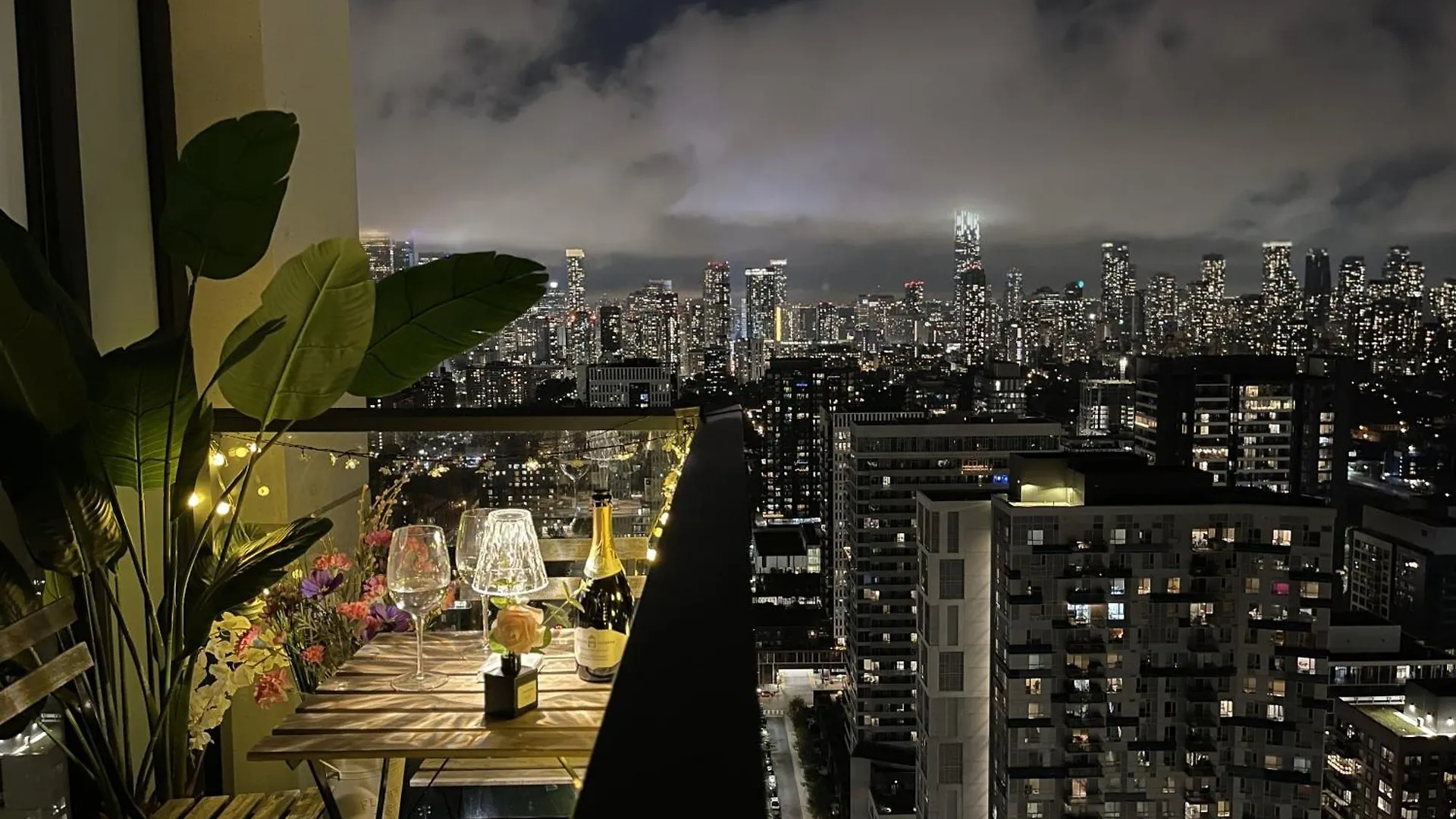 Deluxe Penthouse Two Bedrooms Suites Skyline Cn Tower Lakeview Dt Toronto Infivilla 0*,