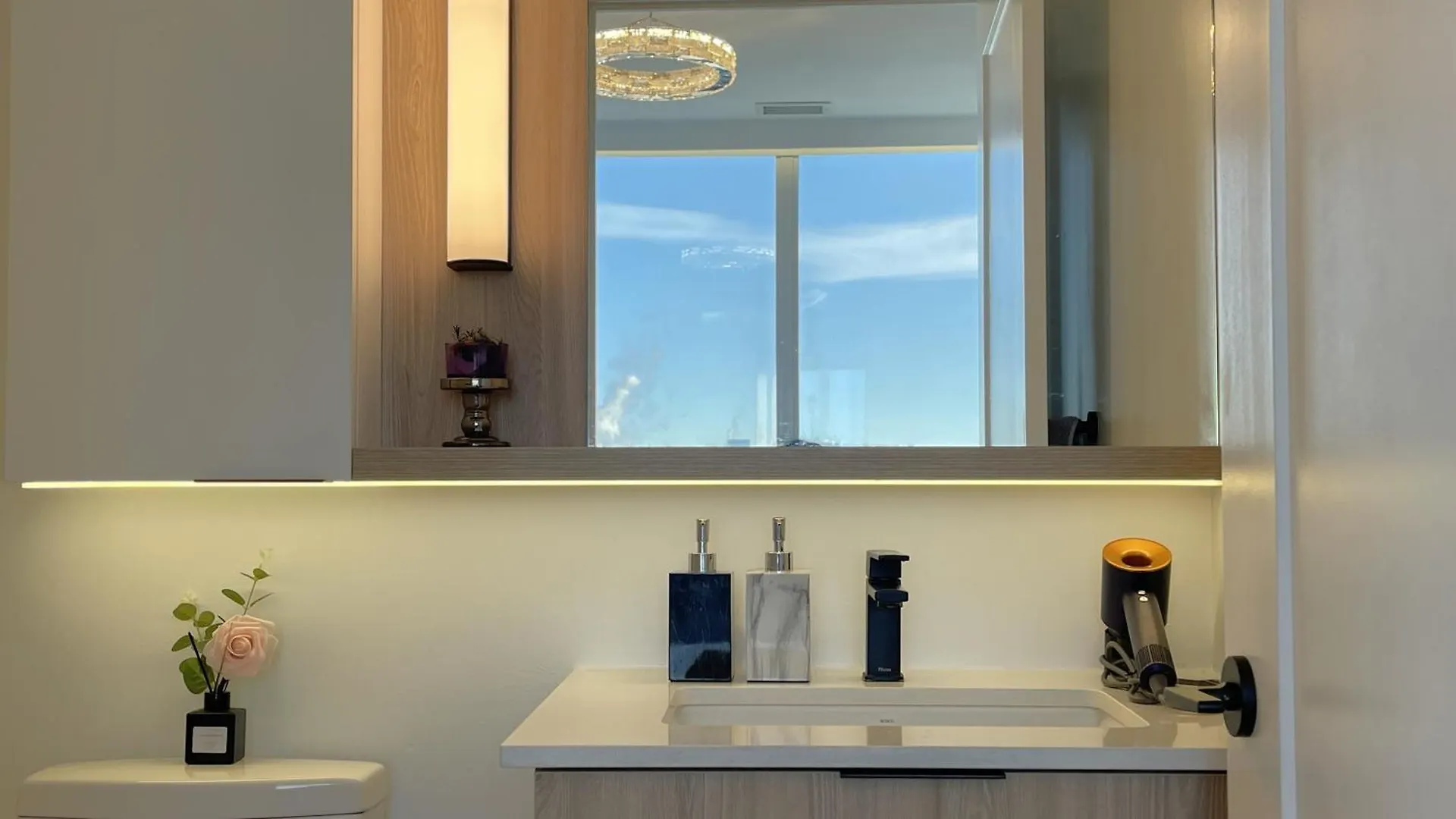Deluxe Penthouse Two Bedrooms Suites Skyline Cn Tower Lakeview Dt Toronto Infivilla Aparthotel