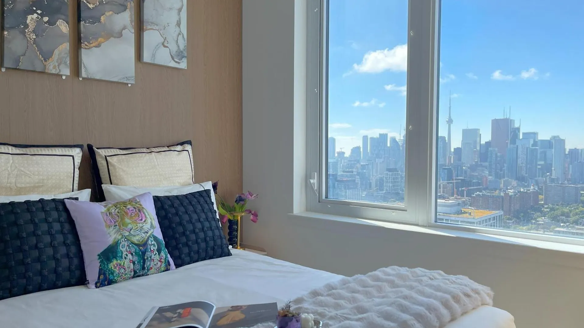Deluxe Penthouse Two Bedrooms Suites Skyline Cn Tower Lakeview Dt Toronto Infivilla