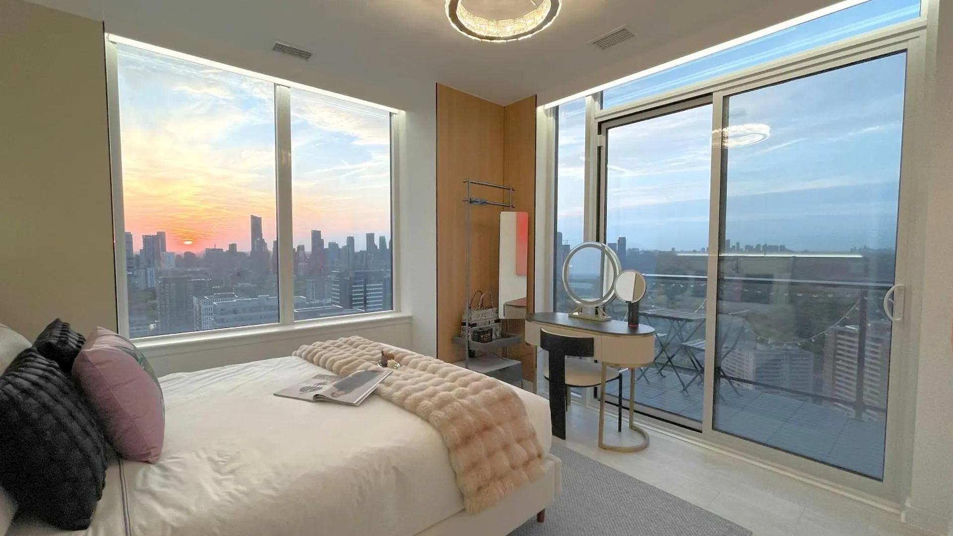 Deluxe Penthouse Two Bedrooms Suites Skyline Cn Tower Lakeview Dt Toronto Infivilla Appart hôtel