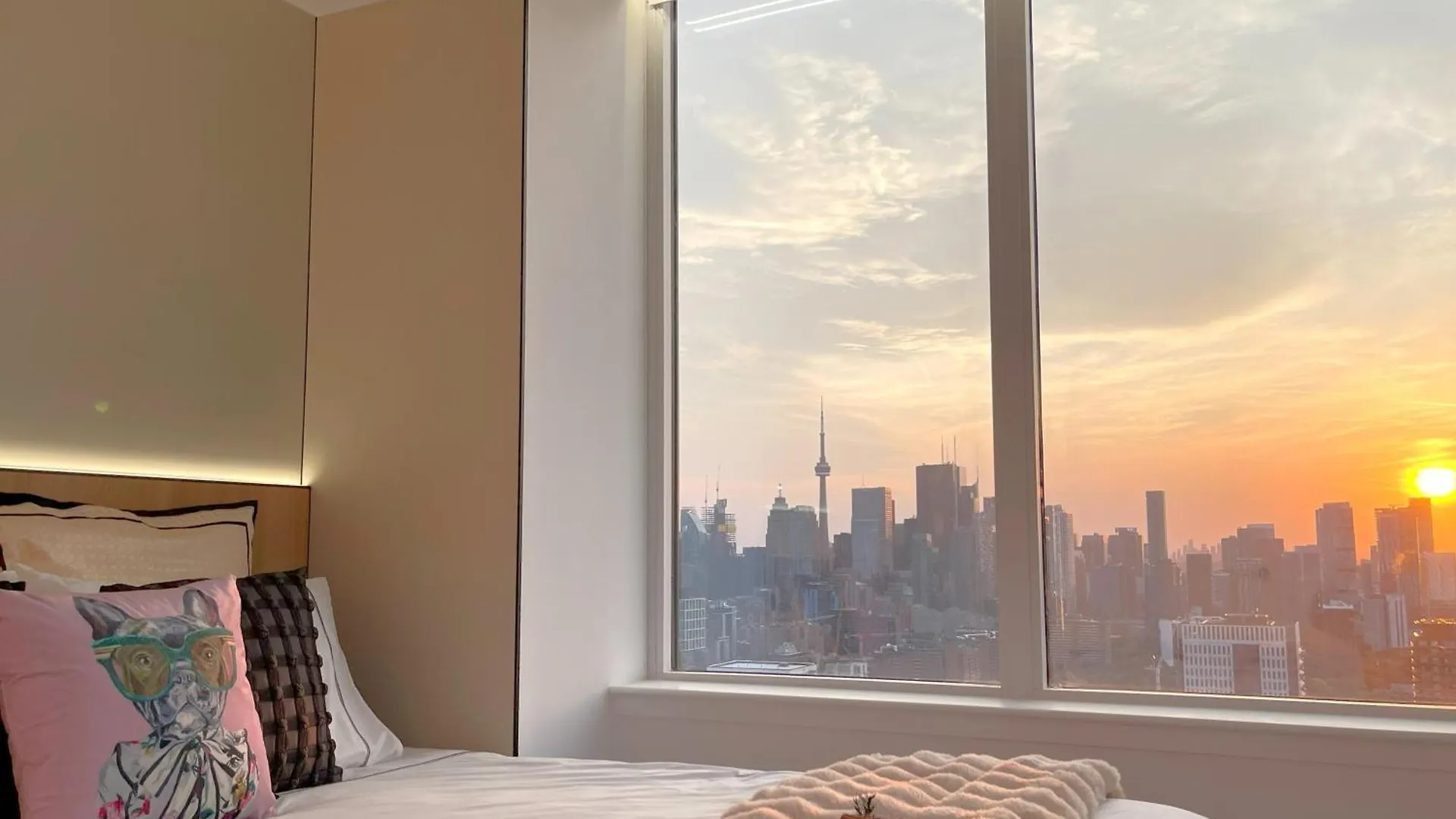 Deluxe Penthouse Two Bedrooms Suites Skyline Cn Tower Lakeview Dt Toronto Infivilla Canada