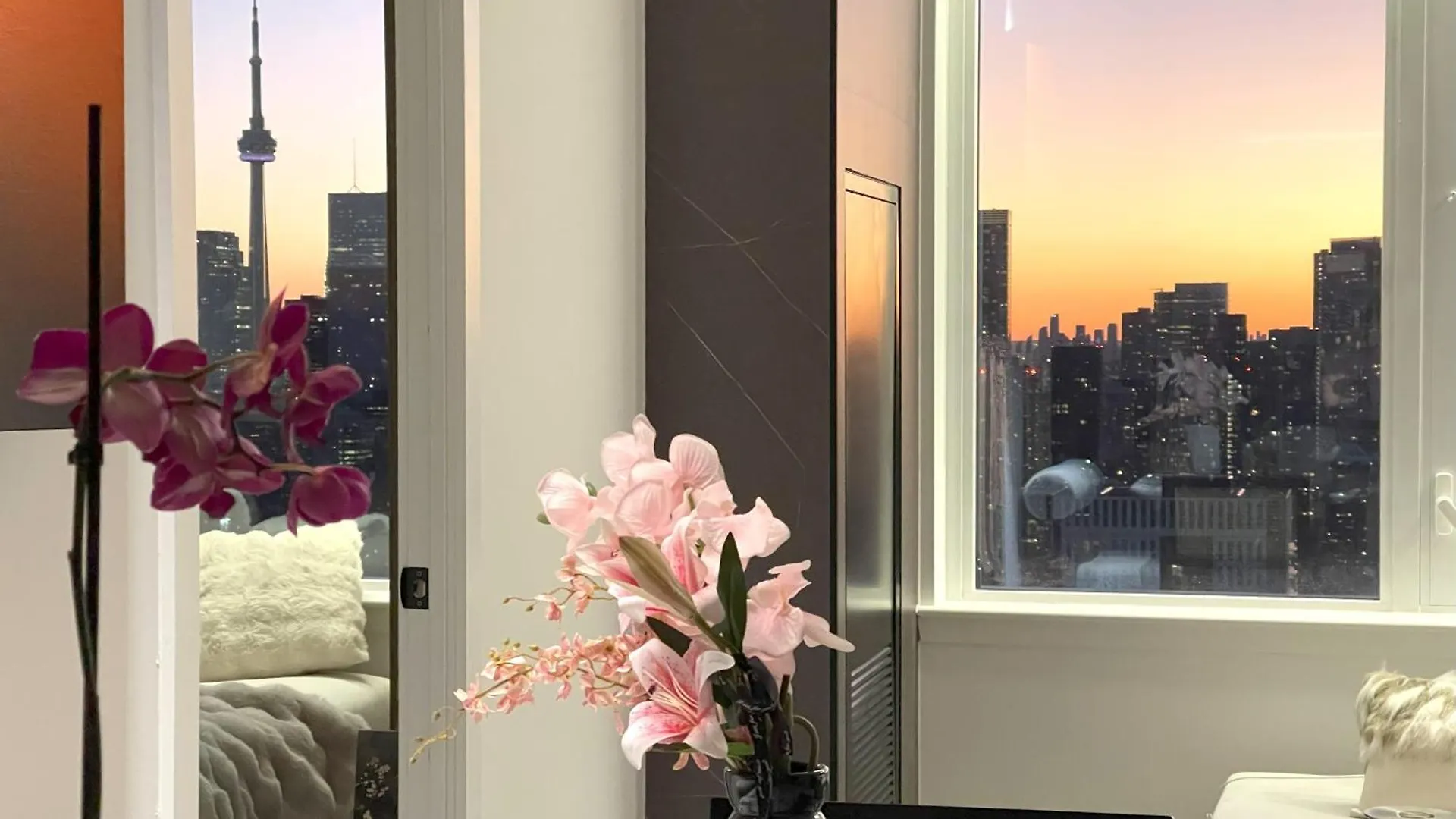 Deluxe Penthouse Two Bedrooms Suites Skyline Cn Tower Lakeview Dt Toronto Infivilla 0*,  Canada