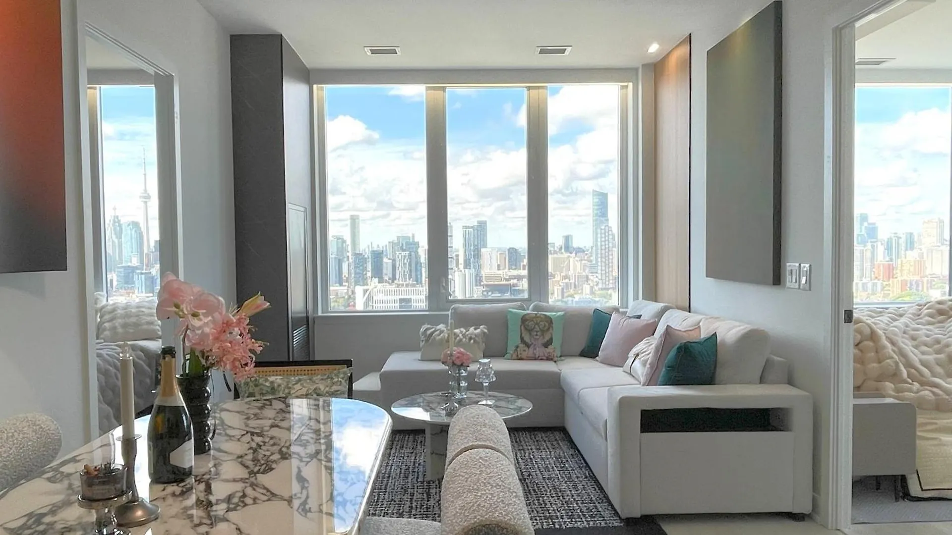 Deluxe Penthouse Two Bedrooms Suites Skyline Cn Tower Lakeview Dt Toronto Infivilla