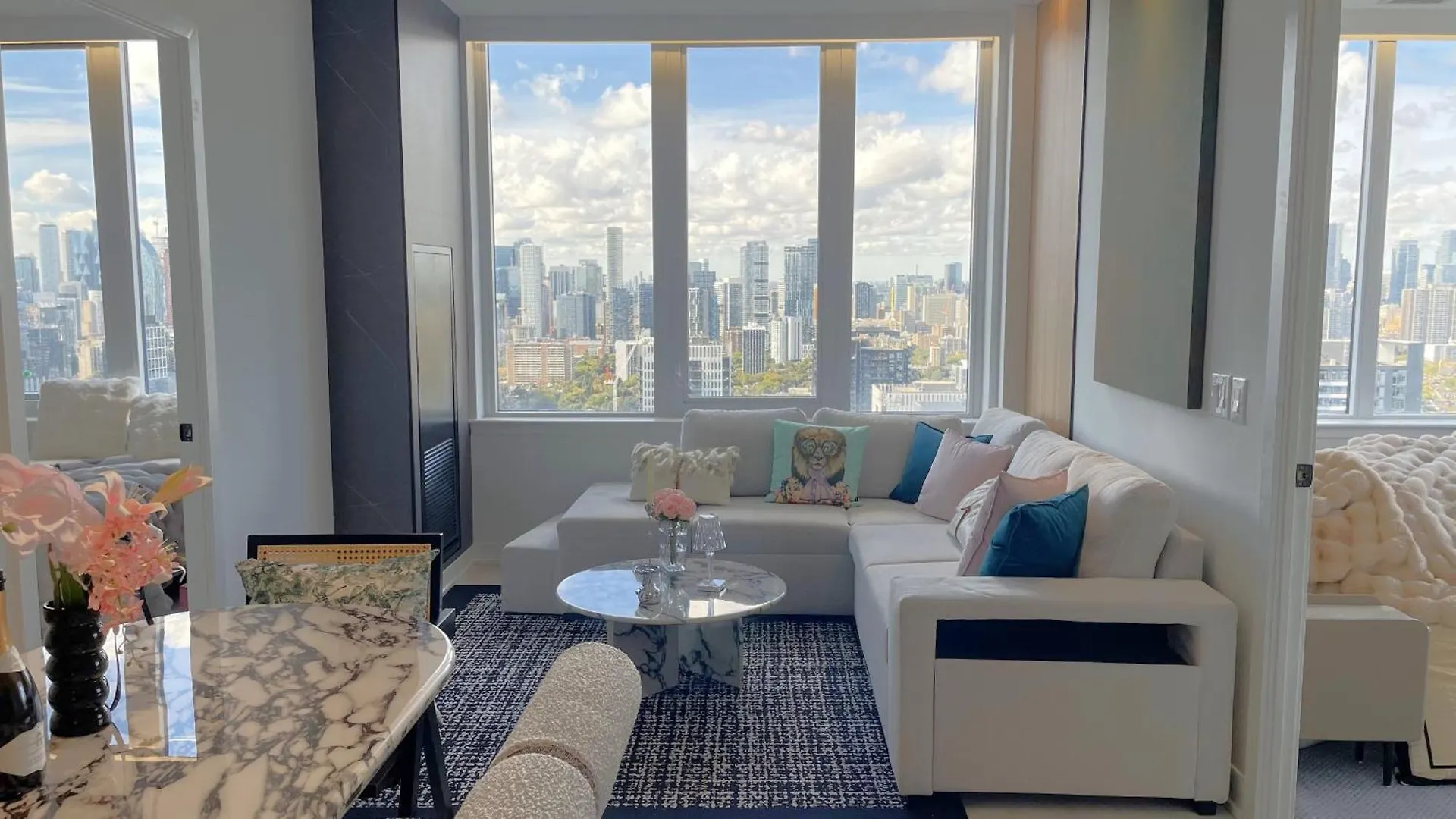 Deluxe Penthouse Two Bedrooms Suites Skyline Cn Tower Lakeview Dt Toronto Infivilla Canada